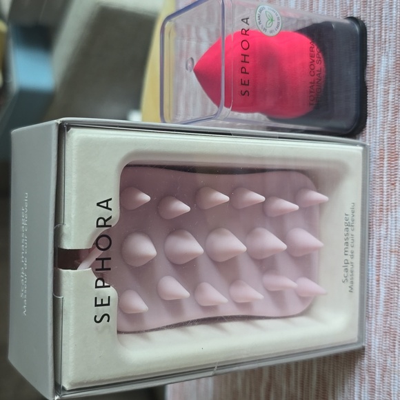 SEPHORA BUNDLE:  SCALP MASSAGER AND MAKEUP SPONGE - Picture 1 of 5